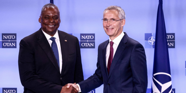 Shefi i NATO-s dhe Sekretari i Mbrojtjes i SHBA-së përsërisin mbështetjen për Ukrainën