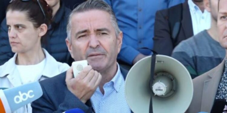 Bojkoti i pedagogëve, Kovaçi paralajmëron grevë urie