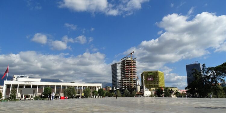 Emigracioni po zbraz vendin, INSTAT zbulon se ka 7.1 mijë familje më pak se në 2018-n