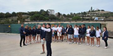 “Fundjavë Ndryshe” bashkon forcat me të rinjtë nga Hollanda, për t’iu gjendur pranë familjeve në nevojë