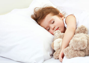 Metoda japoneze: Ja si vihen foshnjat në gjumë për 13 minuta