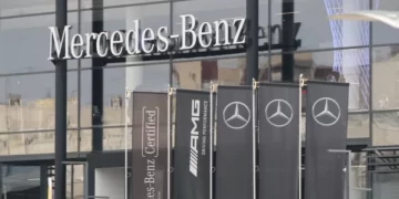 Mercedes-Benz tërhiqet nga Rusia