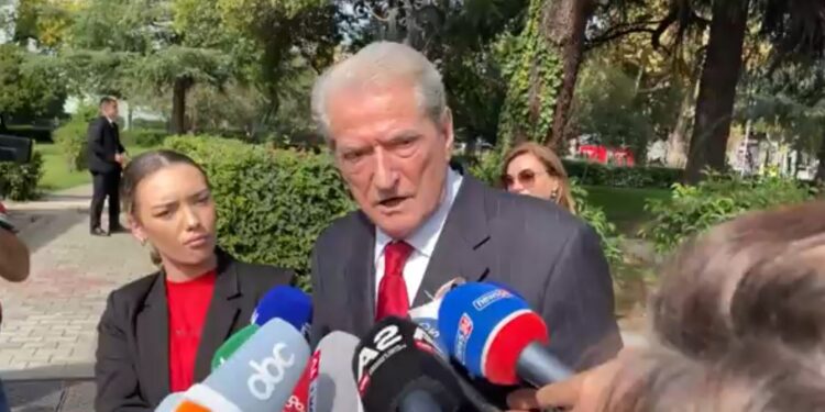 Berisha i shtrin “dorën” grupit të Alibeajt