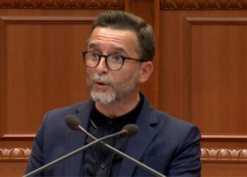 Braçe me tone të ashpra në Kuvend: Zjarrfikësit meritojnë rritje page, në përputhje me rrezikun e punës që bëjnë