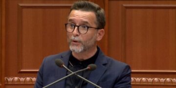 Braçe me tone të ashpra në Kuvend: Zjarrfikësit meritojnë rritje page, në përputhje me rrezikun e punës që bëjnë