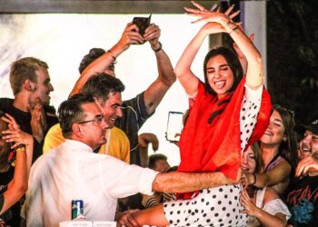 Rama u jep leksion si të shkruajnë emrin e Kosovës, Dua Lipa: Liberalizim vizash