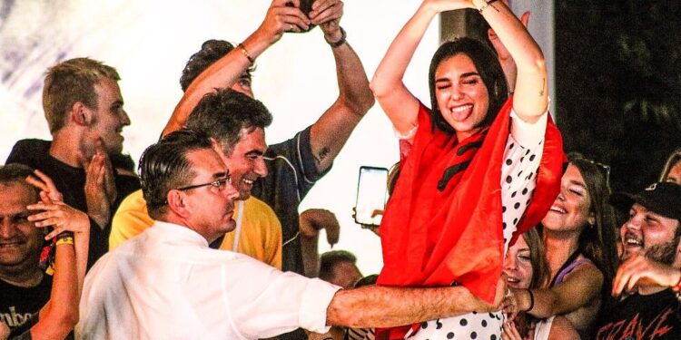 Rama u jep leksion si të shkruajnë emrin e Kosovës, Dua Lipa: Liberalizim vizash