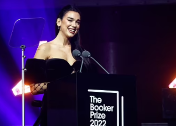 Dua Lipa përmend Kadarenë gjatë fjalimit në “Booker Prize”
