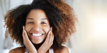 E qeshura si një mjet mbijetese për njerëzit? Ja çfarë zbulon studimi i ri