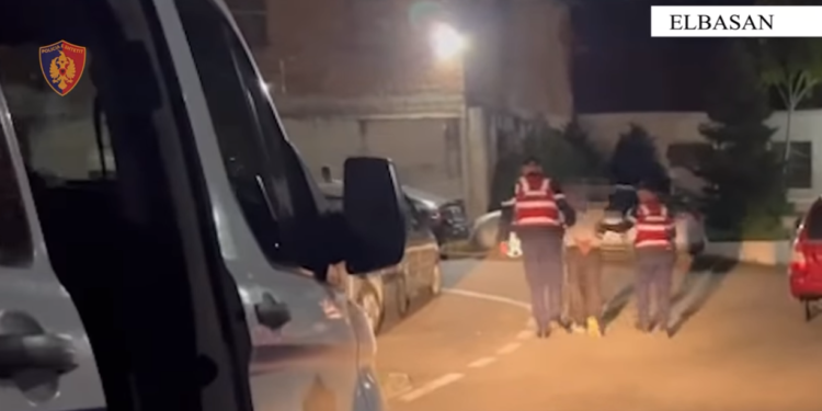FNSH aksion në banesën e 43-vjeçarit, shpërndante h*roinë ndonëse në “arrest shtëpie” (VIDEO)