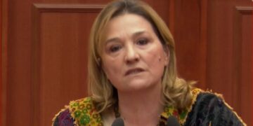 “Mjau, ki ki, muuu”, Flutura Açka ironizon Kuvendin me tinguj kafshësh (VIDEO)