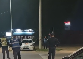 Grabitje në autostradën Lushnje-Fier, persona të a*matosur ndalojnë shoferin në mes të rrugës