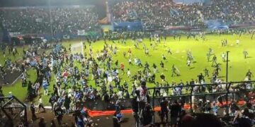 Tragjedi në stadiumin e Indonezisë, 125 viktima pas ndeshjes së futbollit