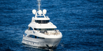 Del në shitje jahti i miliarderit rus, zbulohet shifra marramendëse