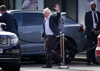 “Nuk është koha e duhur”, Johnson tërhiqet nga gara për kryeministër