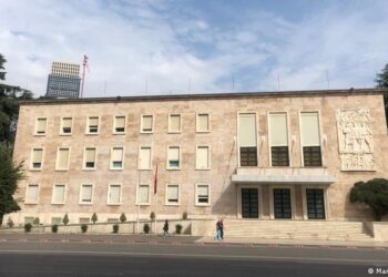 Raporti i KE 2022: Korrupsioni shqetësim serioz në Shqipëri