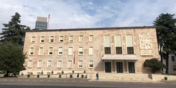 Raporti i KE 2022: Korrupsioni shqetësim serioz në Shqipëri