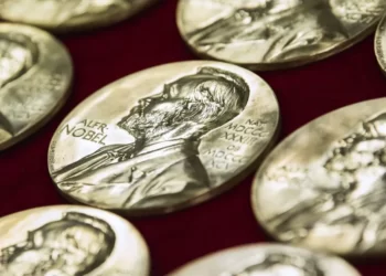 Tre shkencëtarë fitojnë çmimin Nobel në kimi