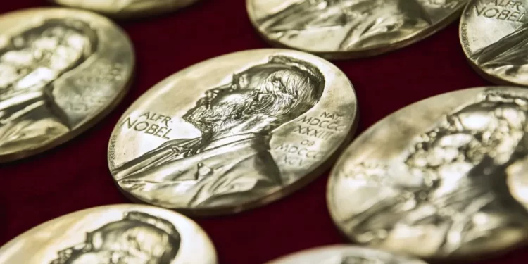 Tre shkencëtarë fitojnë çmimin Nobel në kimi