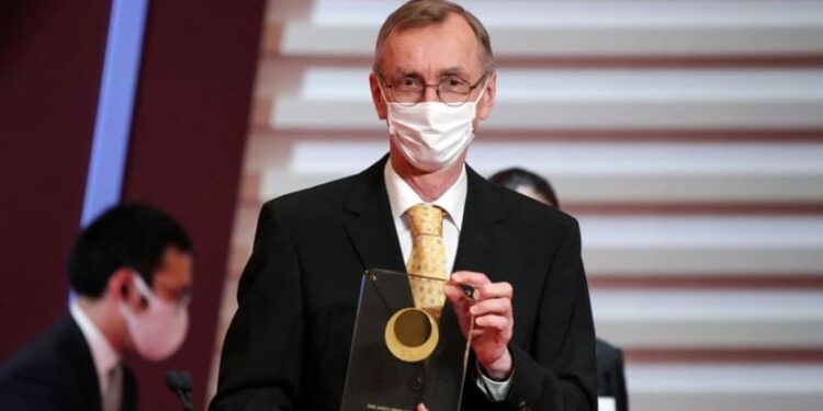 Suedezi Svante Paabo fiton Çmimin Nobel për Mjekësi