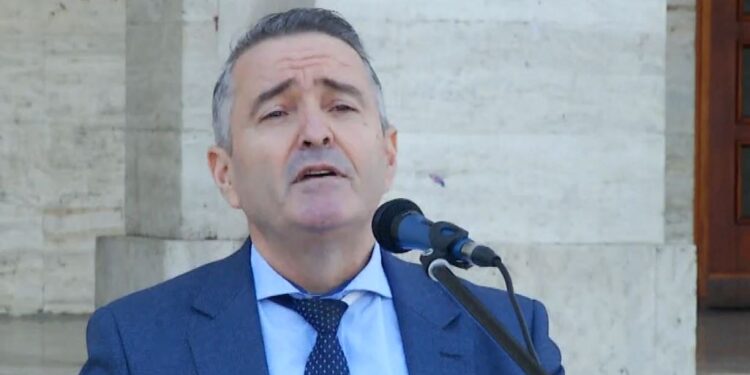 Pedagogët protestojnë për rritjen e pagës: Nuk gënjehemi me lëmoshë apo karamele