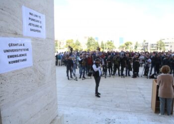 Për një manifest universitar në vend të “protestës së pedagogëve”