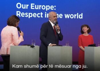 “Pse është nder të jesh në skenë me mua?”, Rama vë në siklet politikanen holandeze