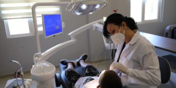 Shërbim dentar në “Fundjavë Ndryshe”. Investimi i “Tirana East Gate”, falas për shtresat në nevojë