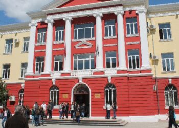 Zbardhet vendimi/Nga ky vit leksionet në universitetet publike janë me detyrim