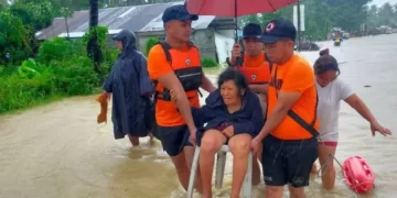 Stuhi tropikale në Filipine, përmbytjet dhe rrëshqitjet e dheut i marrin jetën 45 personave