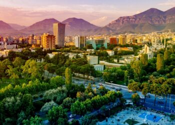 45% e banorëve të rritur, me të ardhura personale 0 deri në 7 euro në ditë