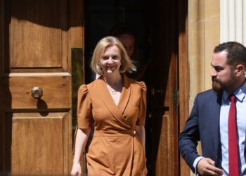 Liz Truss dha dorëheqjen! Çfarë përfitimesh marrin ish-kryeministrat?