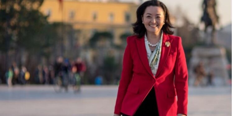 Yuri Kim: Më pëlqejnë këngët e vallet popullore dhe të konsumoj raki ose kafe në tokën e shqiponjave