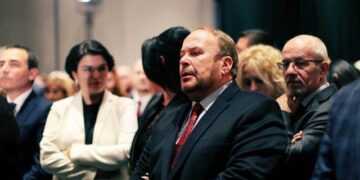 Nanon nuk e rrëzuan “Tëvërat”, por zullumqarët rreth tij!