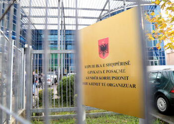 Pesë të ndaluarit për inceneratorin e Fierit mbeten në burg, gjashtë të tjerët në “arrati”