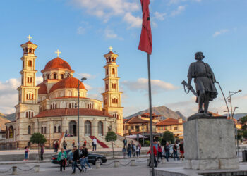 Pushimet brenda vendit, shqiptarët preferojnë gjysmën e vitit Korçën më pas Durrësin dhe Vlorën