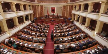 Kush e zëvendëson Dumën e Rushajn nëse Nebijaj e Doda nuk pranojnë mandatin? Flet avokati