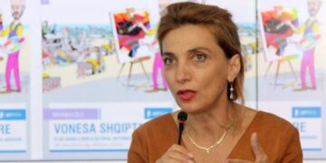 Dënimi i poetes Ahmeti/ Partia e Lirisë: Shtet me dy standarte