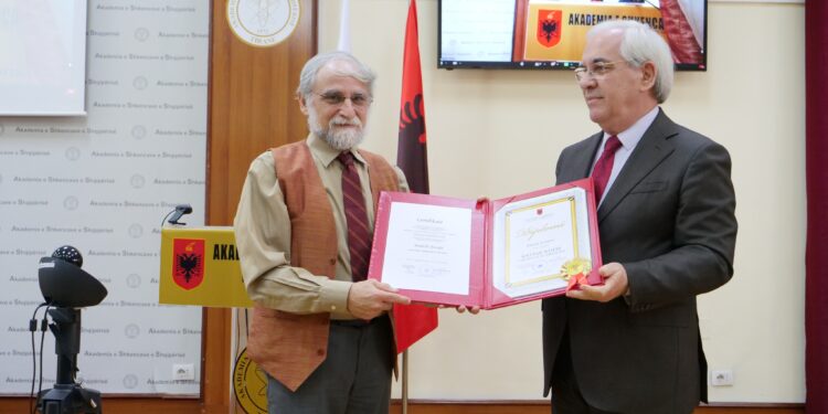 Albanologu Brian D. Joseph, anëtar nderi i Akademisë së Shkencave