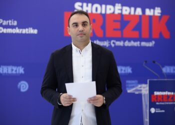 “Do shikoni çudira gjatë këtij procesi”/ Këlliçi dorëzon padinë ndaj dy policëve që e dhunuan te Teatri 