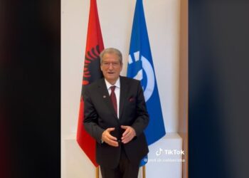 Berisha: Sot është festa e gjithë shqiptarëve, por ky regjim po përzë rininë