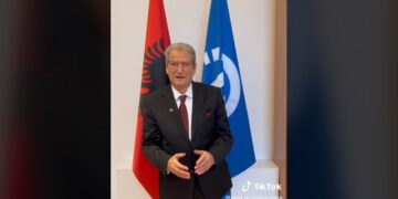 Berisha: Sot është festa e gjithë shqiptarëve, por ky regjim po përzë rininë