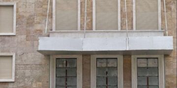 Blindohet Kryeministria, hyrja kryesore izolohet me pllaka metalike