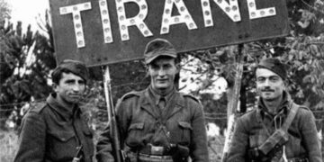 Mes 28 dhe 29 nëntorit, kur Shqipëria çlirohej