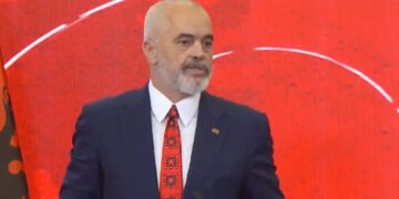 Kriza energjetike/Rama: Vendosëm të mos e rrisim çmimin për familjet dhe bizneset e vogla