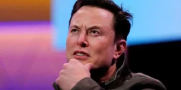 Musk paralajmëron stafin e Twitter-it: S’ka më punë në distancë, kohë të vështira do vijnë!