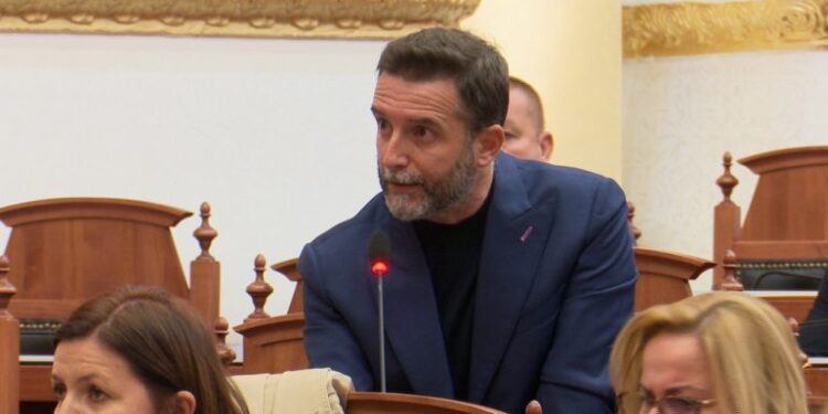 Përmbytjet/ Braçe shpërthen ndaj Berishës: E mbyte Shkodrën 5 herë në 13 muaj