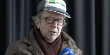 Ismail Kadare shpallet “Qytetar Nderi” i Tetovës