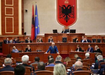 “O legen, i pafytyrë, o b.q”, zbulohen sharjet pa mikrofon të Ramës me Palokën e Leskajn