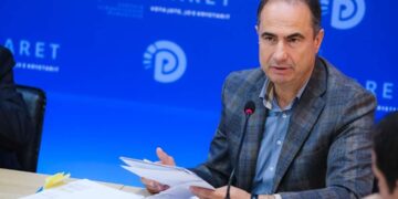 Përse po emigrojnë njerëzit e Foltores nga Parlamenti drejt bashkive? 